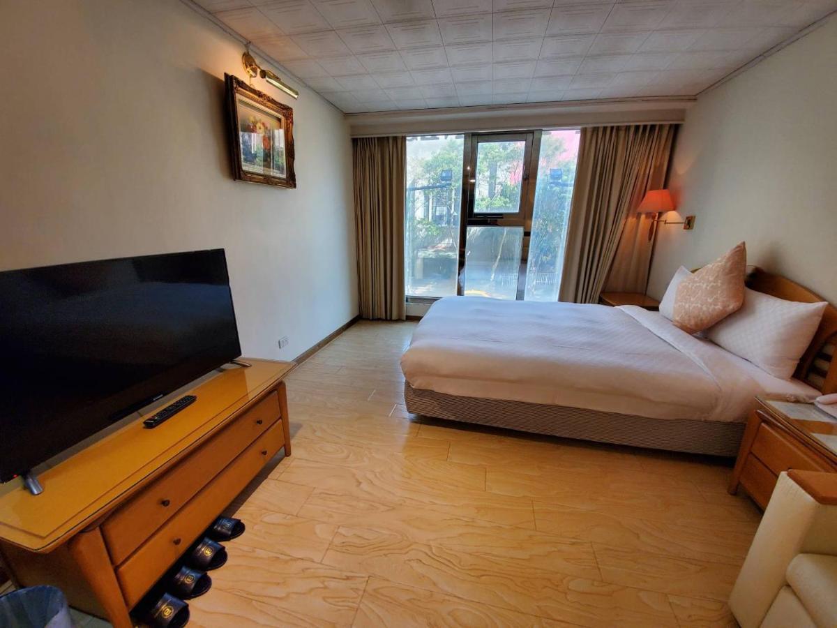 Berkeley Business Hotel Zhongzheng Hsinchu City Exterior photo