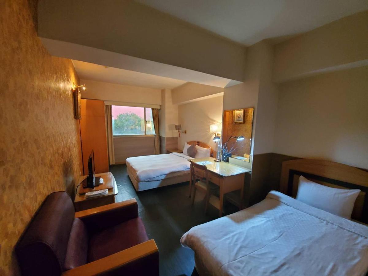 Berkeley Business Hotel Zhongzheng Hsinchu City Exterior photo