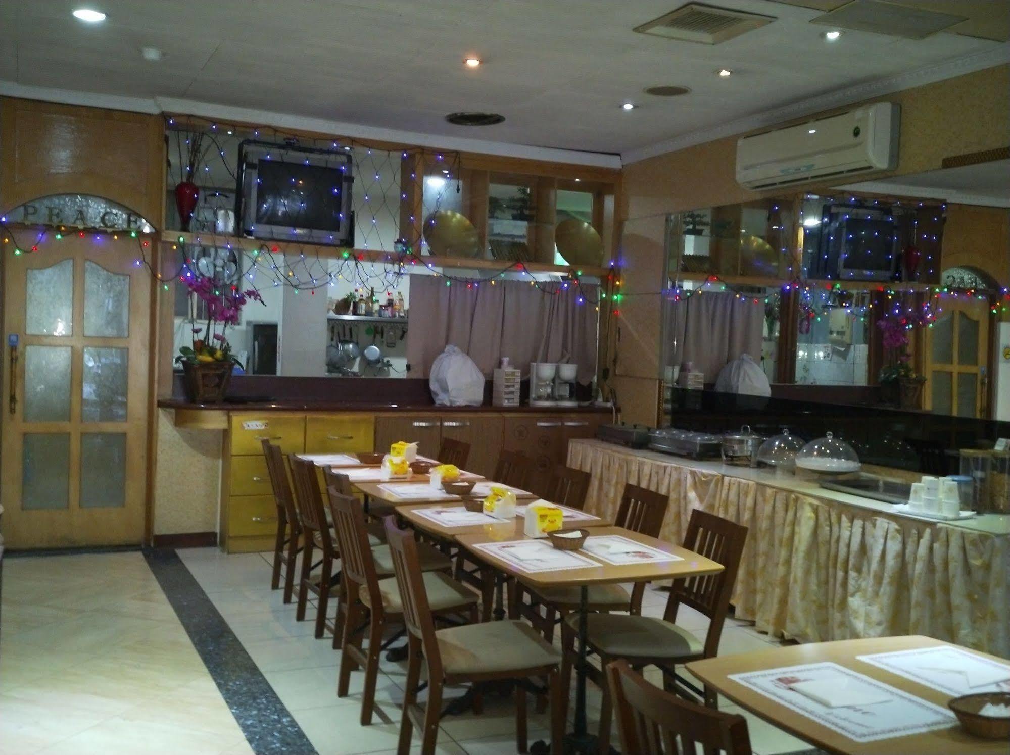 Berkeley Business Hotel Zhongzheng Hsinchu City Exterior photo