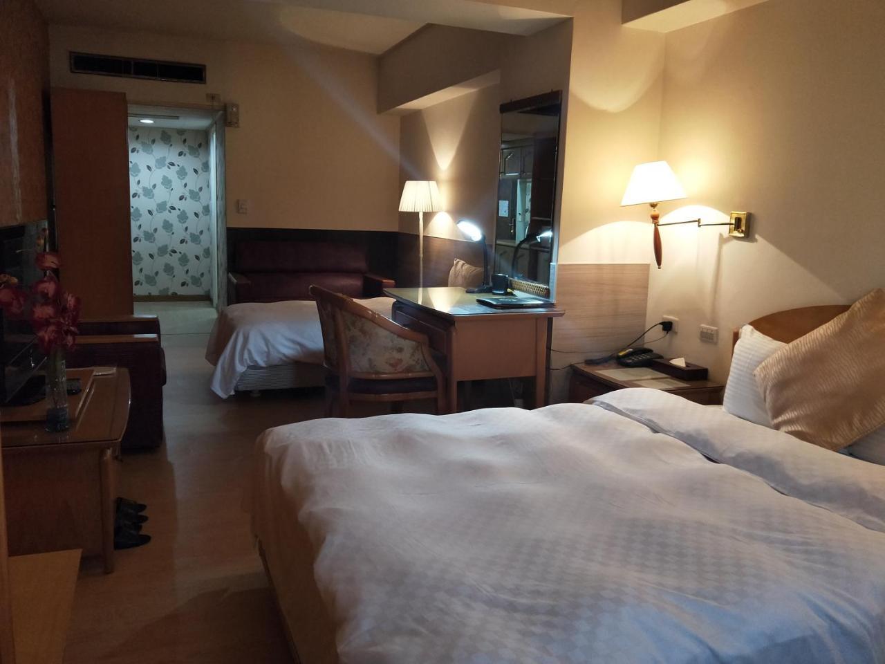 Berkeley Business Hotel Zhongzheng Hsinchu City Exterior photo