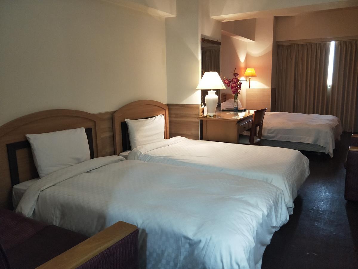 Berkeley Business Hotel Zhongzheng Hsinchu City Exterior photo