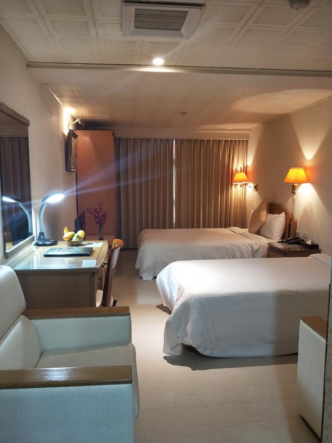 Berkeley Business Hotel Zhongzheng Hsinchu City Exterior photo